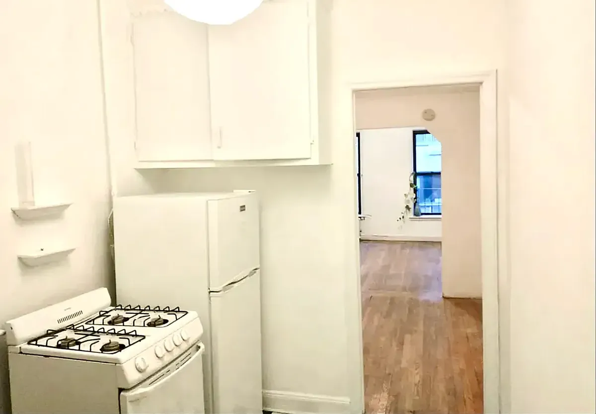 Building Photo - 314 E 70th St #3C