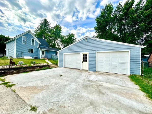 415 S 6th St, Forest City, IA 50436