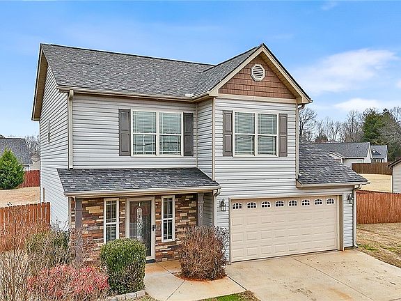 2nd image of 505 Bishop Rd