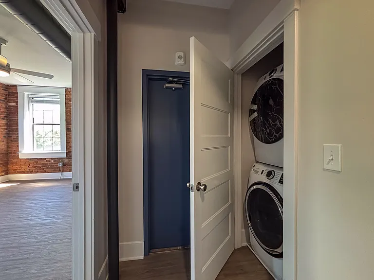 1318 Main St #1 — Photo 6