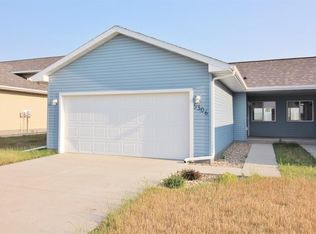 5306 15th Ave SE, Minot, ND 58701