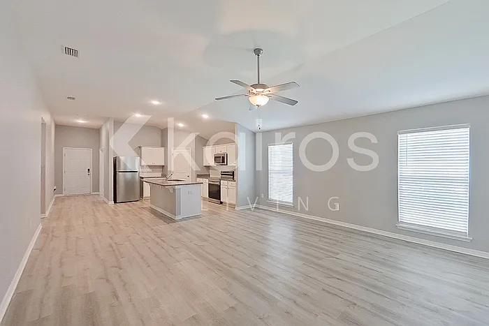 4 bed, 3.0 bath, 1987 sqft, $2,295 — Photo 4