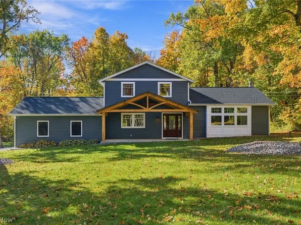 7925 Pear Tree Dr, Chesterland, OH 44026