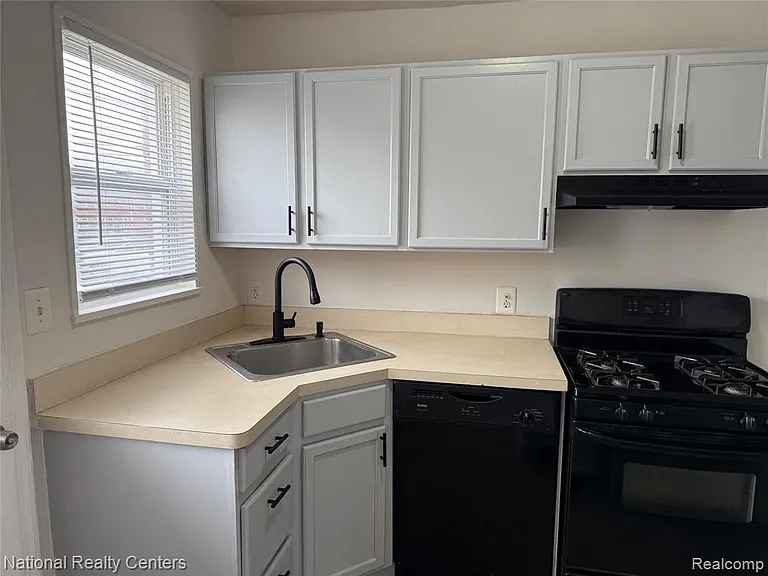 3264 Coolidge Hwy — Photo 5