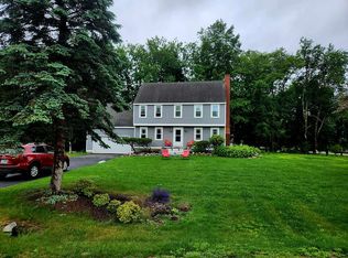 2 Lamington Pl, Stratham, NH 03885