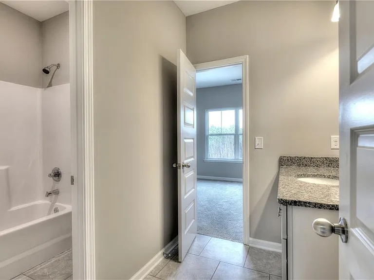 106 Belmont Ln — Photo 12