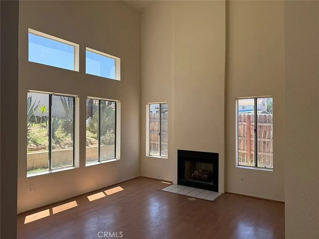3 bed, 2.5 bath, 1455 sqft, $2,980 — Photo 2