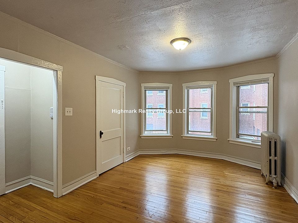 1st image of 4027 W Melrose St #1