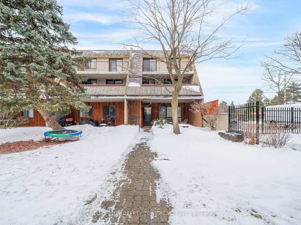 1250 Mississauga Valley Blvd #112, Mississauga, ON L5A 3R6