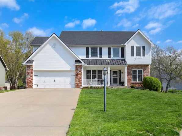 1040 Oxford Ct, Leavenworth, KS 66048