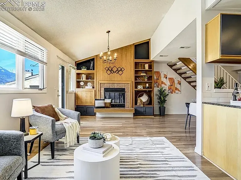 518 Observatory Dr — Photo 12