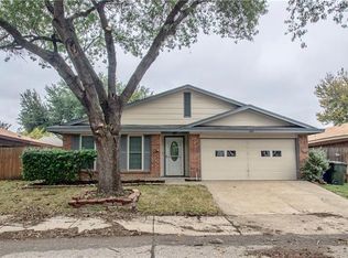 2211 Versailles Dr, Carrollton, TX 75007