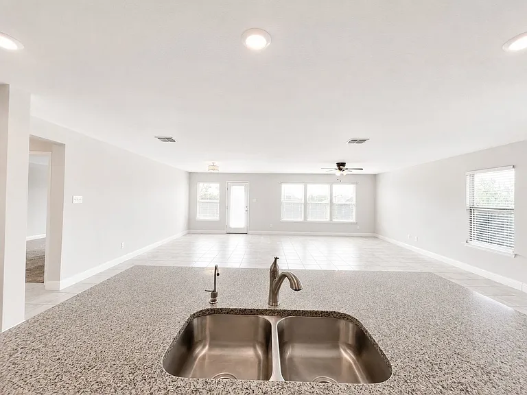 2605 Wesley Ave — Photo 9