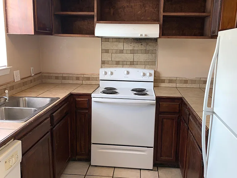 15874 S Sanderland Ave #D — Photo 6