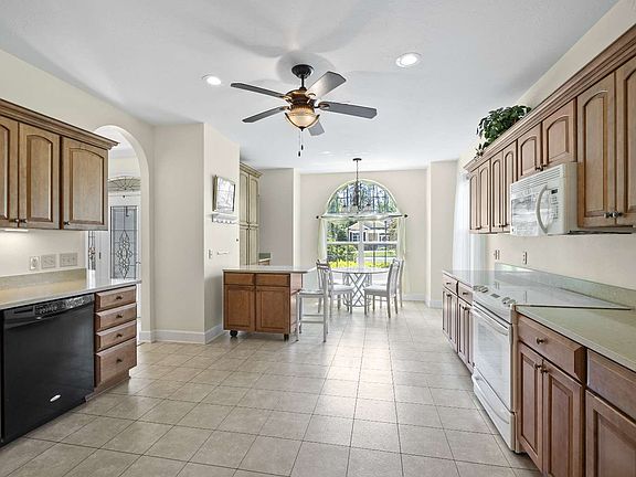 5th image of 10267 Wildwood Cir