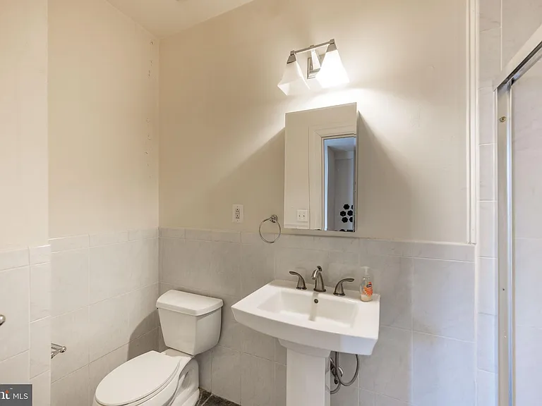 250 S 13th St #4D — Photo 10