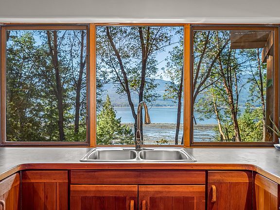 3rd image of 6161 Lacon Rd