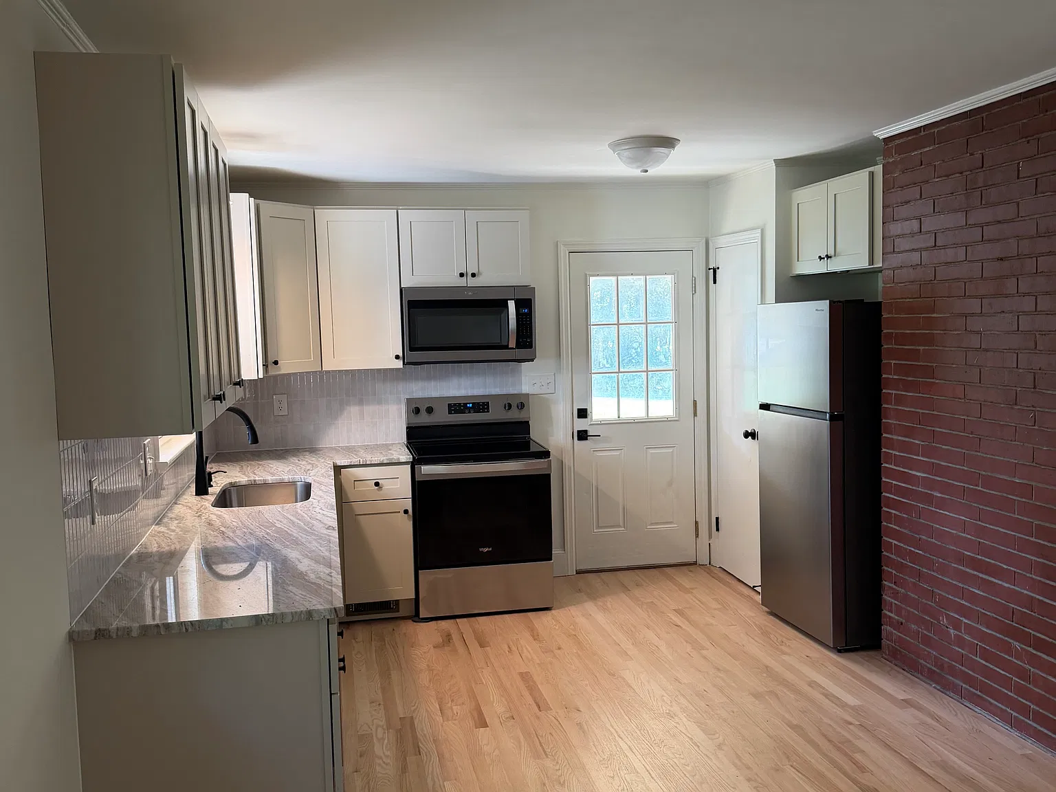 3 bed, 1464 sqft, $2,000 — Photo 4