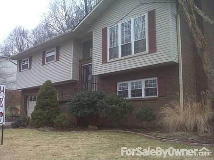 Gorgeous landscape already complete! : No need to landscape this yard! Your job is to relax and enjo