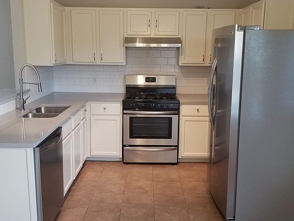 5th image of 211 Jennifer Ln