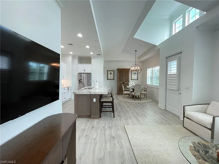 6984 Saona Ct — Photo 10