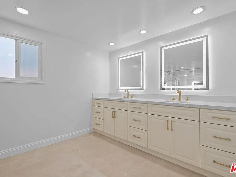 4159 Regal Oak Dr — Photo 20