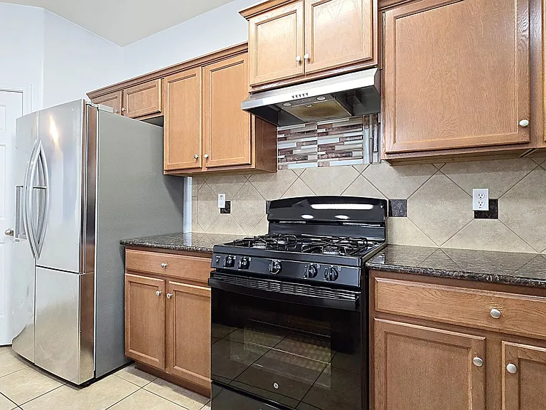 8012 S 70th Dr — Photo 10
