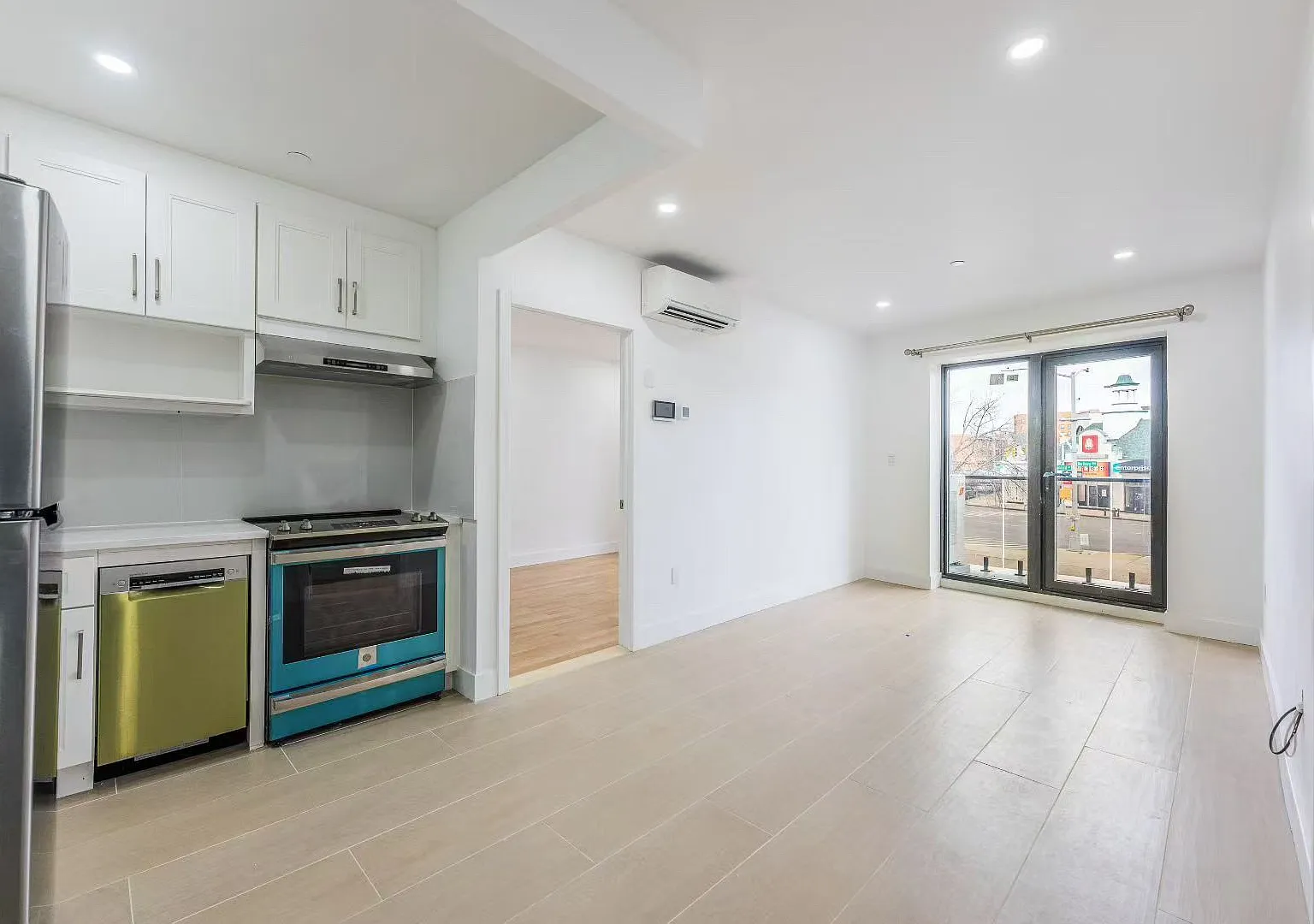 3 bed, 1200 sqft, $3,600 — Photo 4