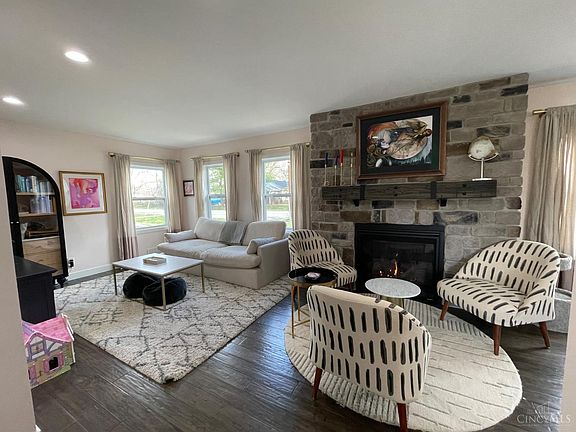 2nd image of 422 Cornell Rd