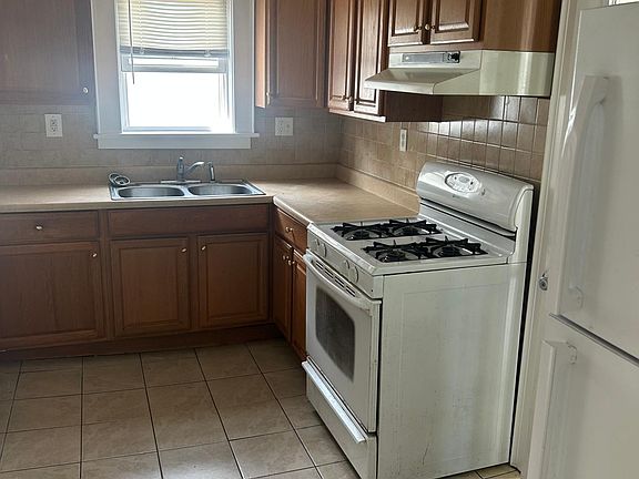 2nd image of 93 Hudson Ave #2
