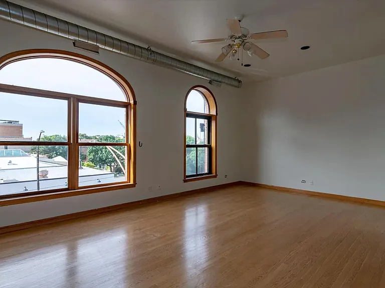1166 W Grand Ave #2 — Photo 5