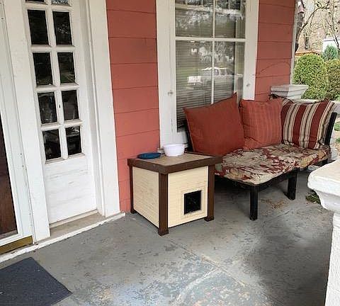 3rd image of 1118 N Temple Ave