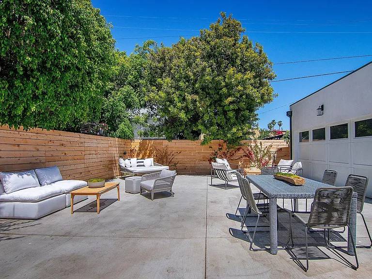 622 N Gardner St — Photo 43