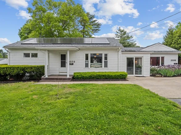 1559 Sassaquin Ave, New Bedford, MA 02745
