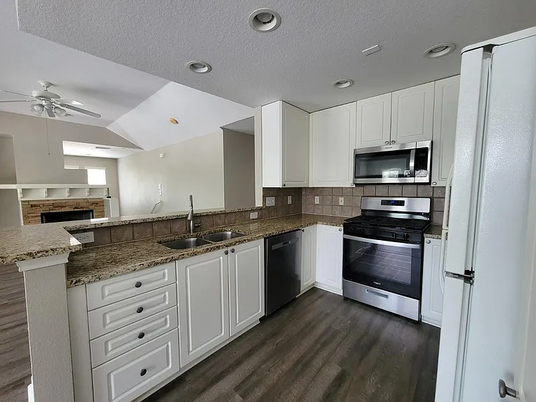 77 Woodlily Pl — Photo 9