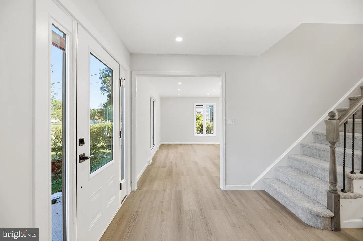 4 bed, 2.5 bath, 2500 sqft, $6,000 — Photo 3
