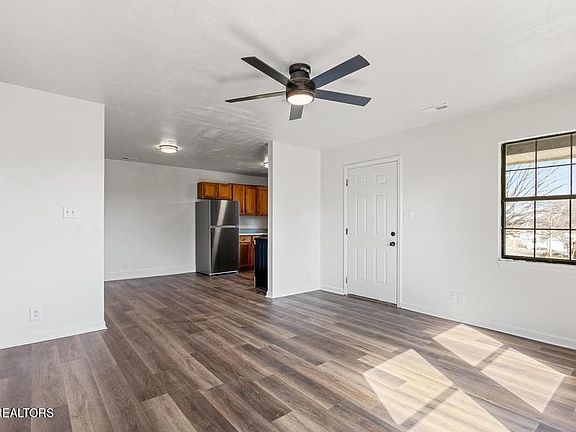 5th image of 104 Pine St