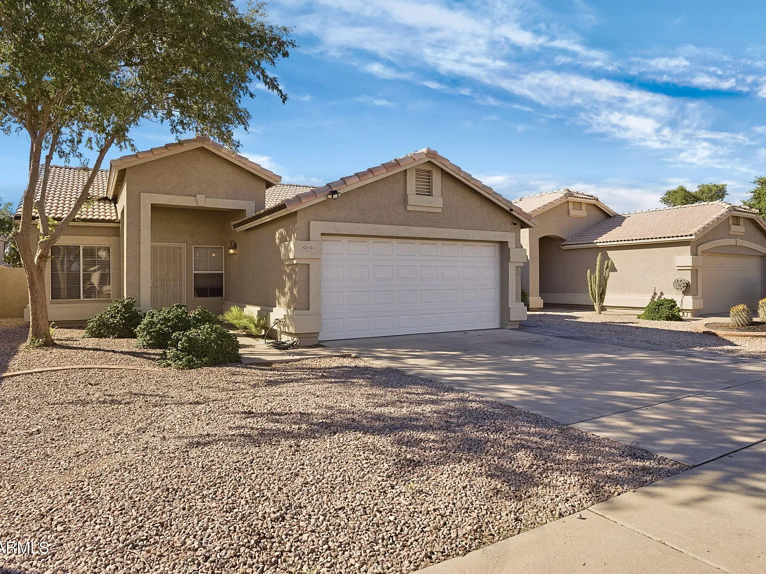 3 bed, 2.0 bath, 1383 sqft, $2,450 — Photo 3
