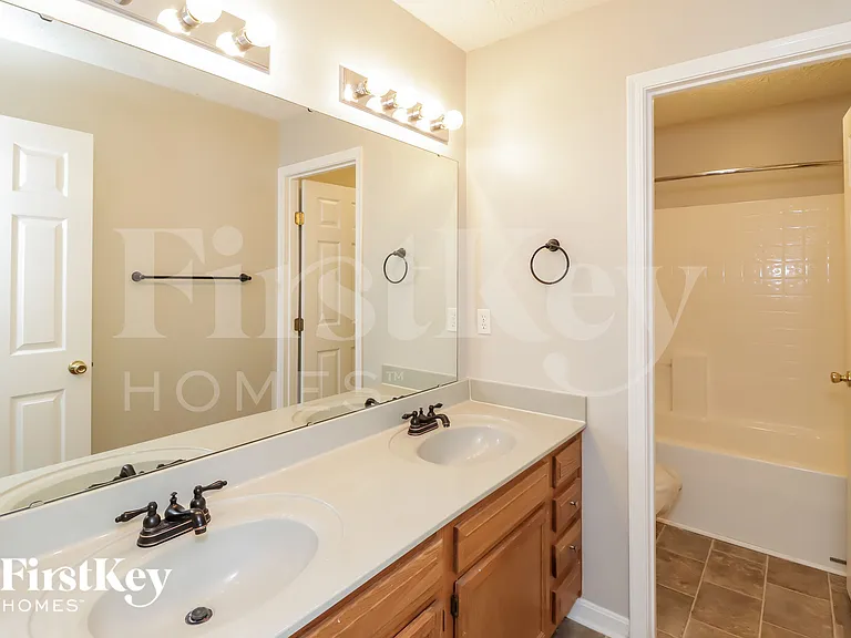 330 Bridle Creek Dr — Photo 11
