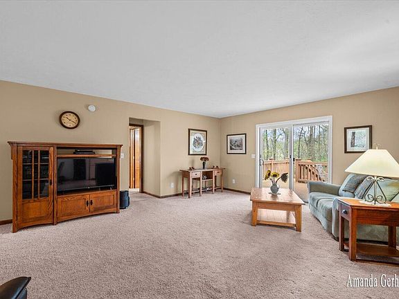 4th image of 12449 Bailey Dr NE
