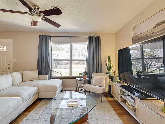 3rd image of 405 Margaret Dr