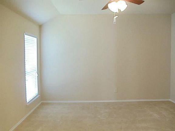 4th image of 1209 Antoinette Dr