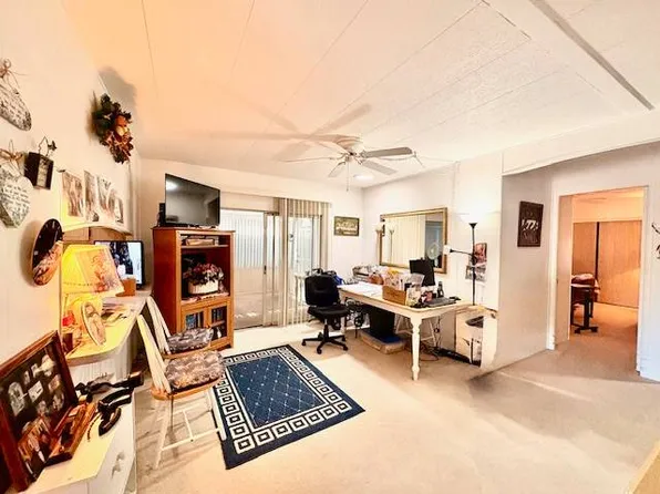 8975 Lawrence Welk Dr Space 157, Escondido, CA 92026