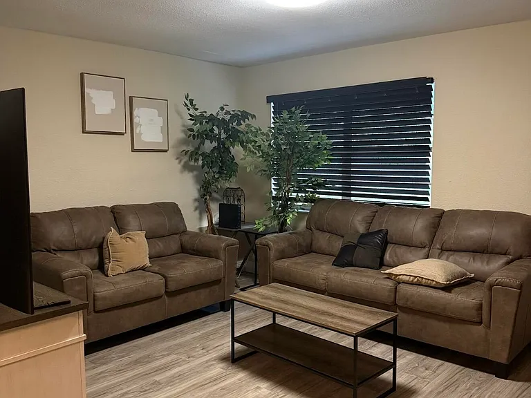 1604 SE Apache Ave — Photo 4