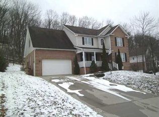 815 Stonebridge Dr, Greensburg, PA 15601