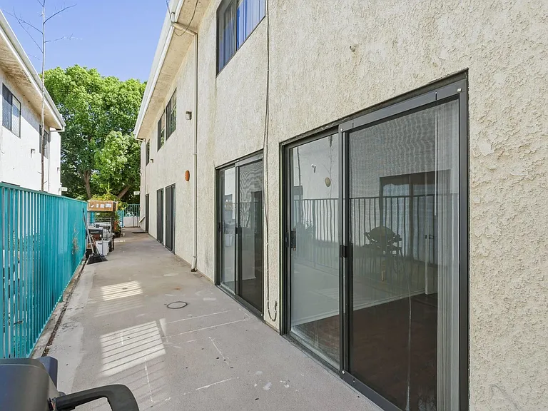 700 E Harvard St — Photo 19