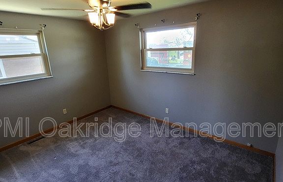 5th image of 425 Heather St