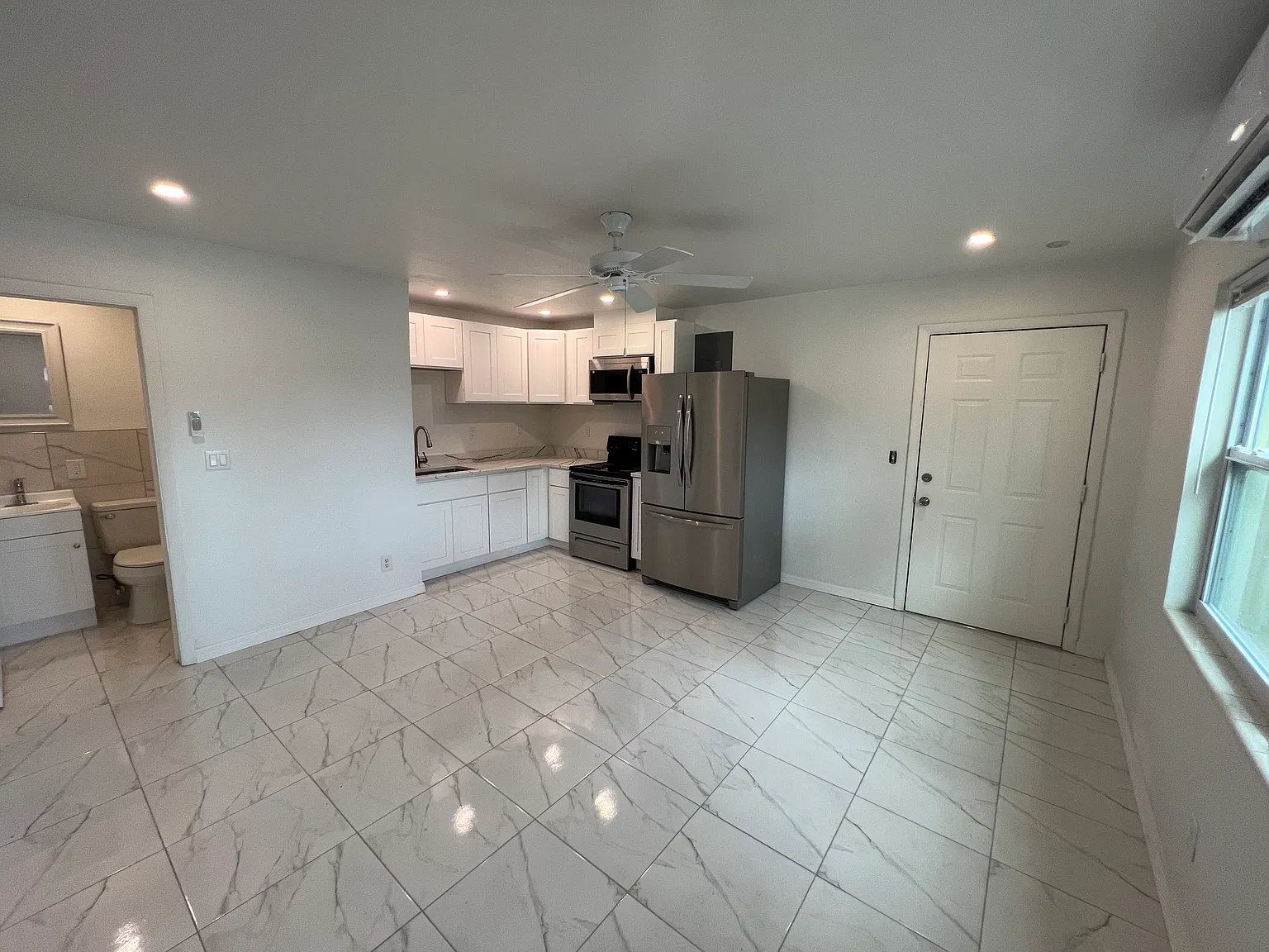 2 bed, 750 sqft, $1,900 — Photo 1