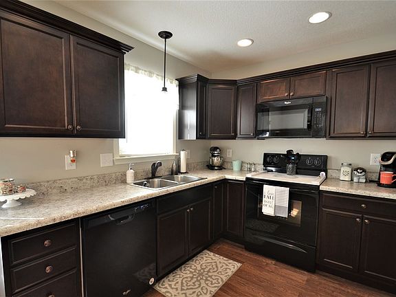 4th image of 463 Blairwood Ct