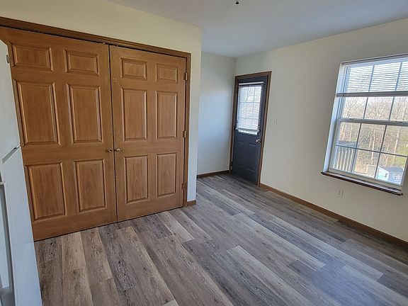 4th image of 221 N Ventura Ave APT B
